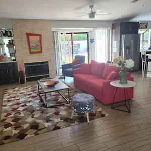 Beautiful Large Private Yard Holiday home